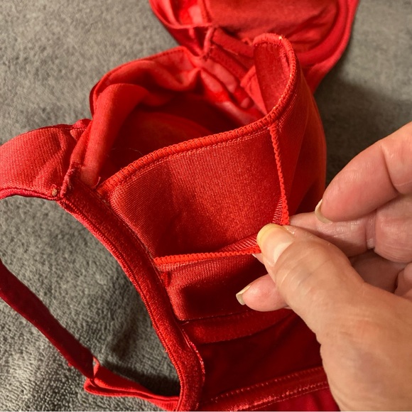 VTG Fredericks of Hollywood red satin bra size 36DD liquid satin second skin - Picture 10 of 14